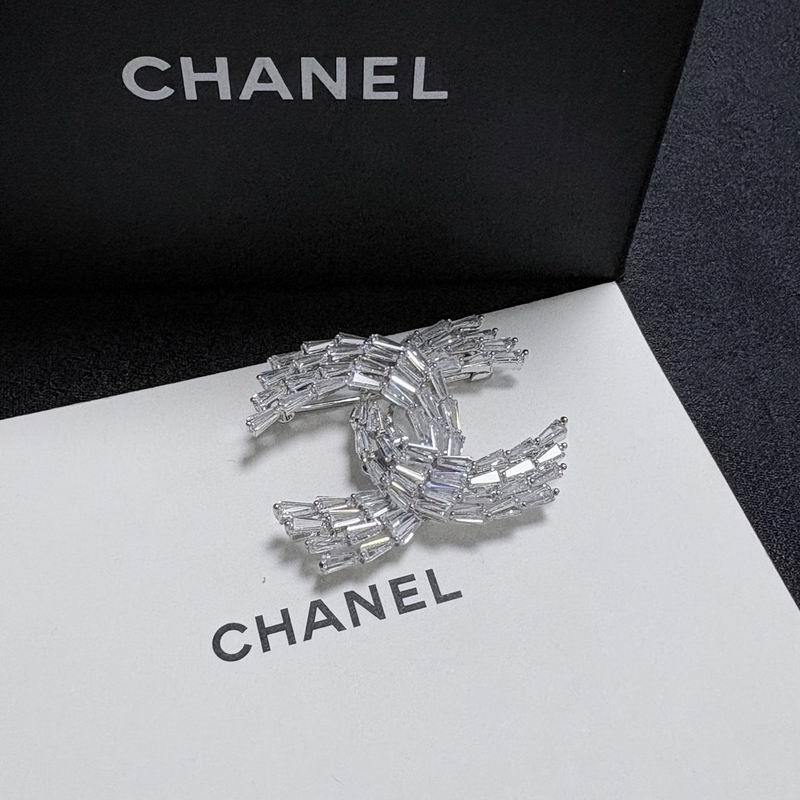 Chanel Brooch 05yxs78